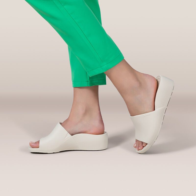 ivory water-friendly wedge on foot